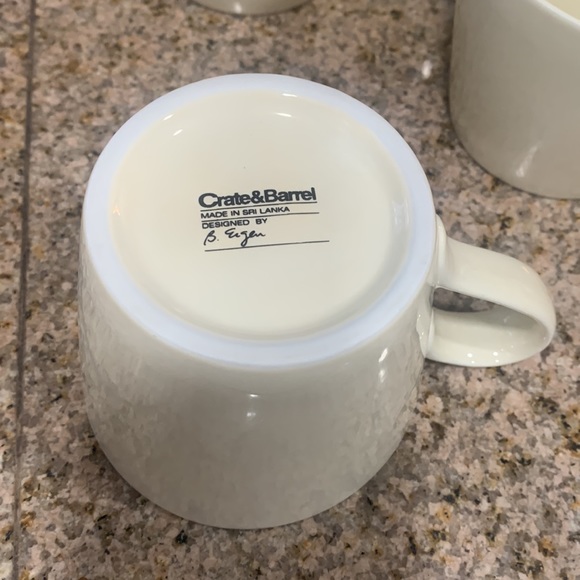 Crate & Barrel Margo 4 cups/mugs Cream color - Picture 2 of 4